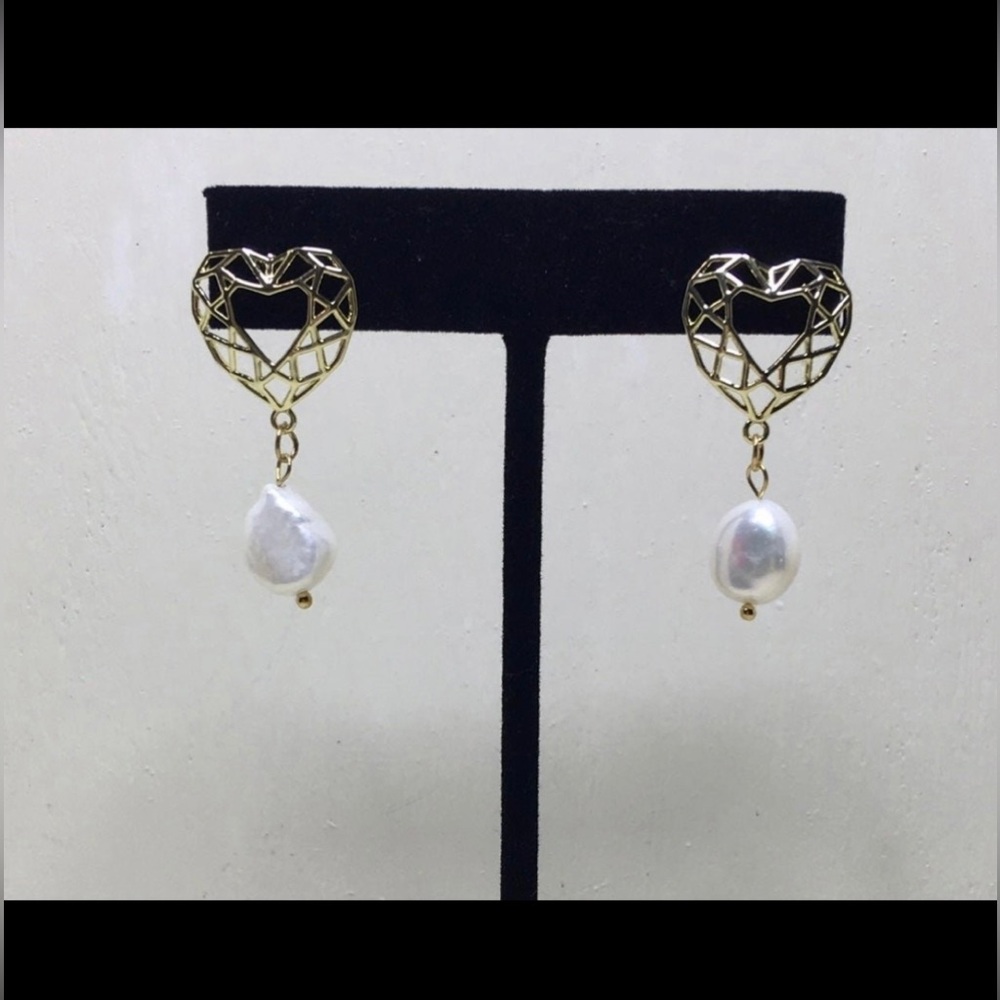 Heart pearl drop earrings